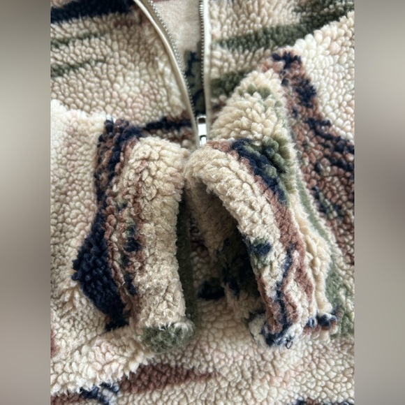 BDG Urban Outfitters Scotty Printed Fleece Mock Neck Half-Zip - Picture 8 of 15